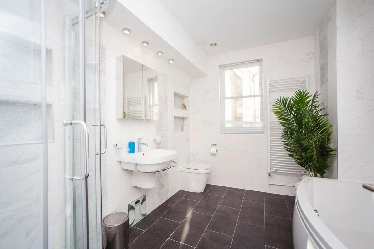※ Spacious Georgian Coach House & With Parking Бат Экстерьер фото